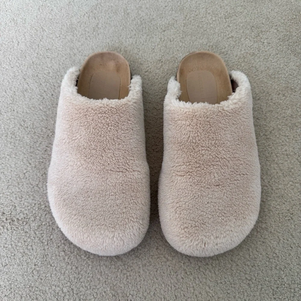 Princess Polly Slide On Flats - Picture 3 of 9